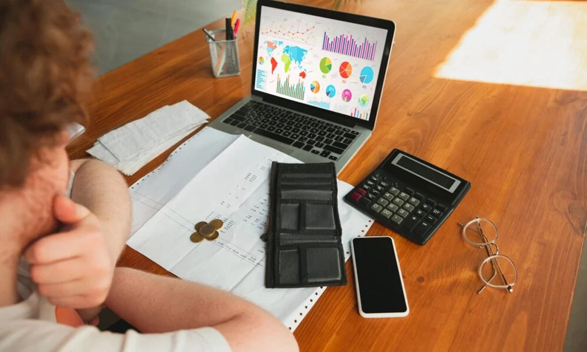 How-to-Start-a-Successful-Business-with-a-Small-Budget-in-2025 How to Start a Successful Business with a Small Budget in 2025