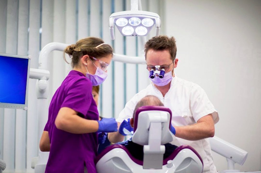 Dentists at Helvetic Clinics 