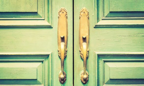 Can Antique Brass Door Handles Match Modern Decor?