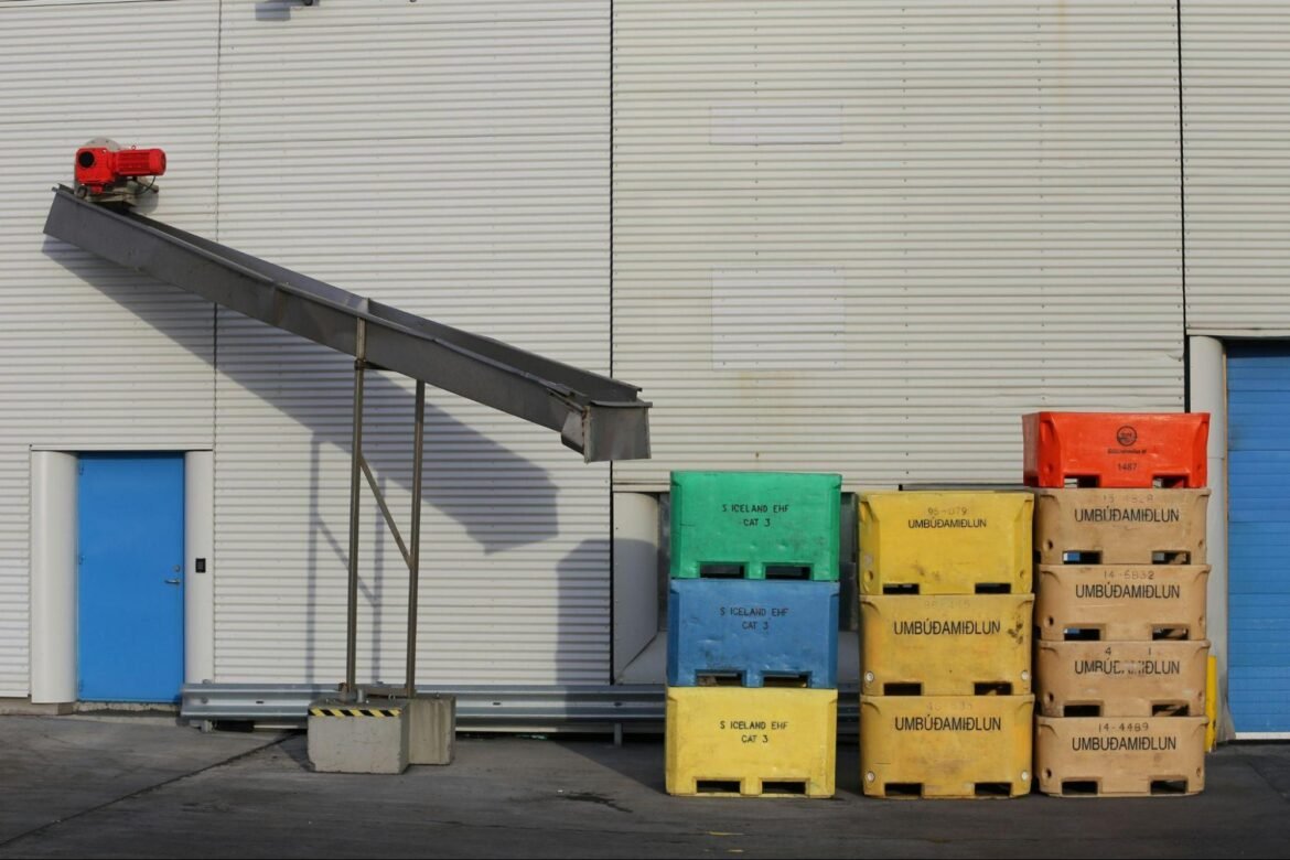 How to Choose the Best Storage Option for Seasonal Business Equipment