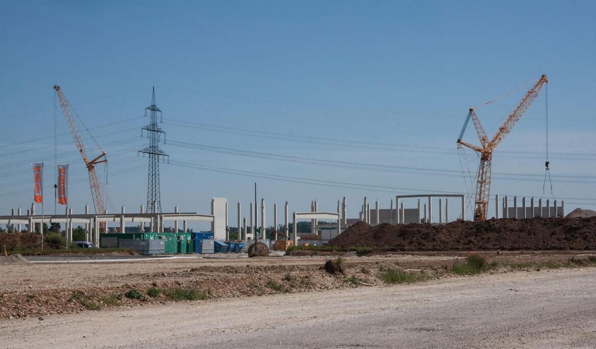 How Precast Concrete Enhances Speed and Safety in Bridge Construction